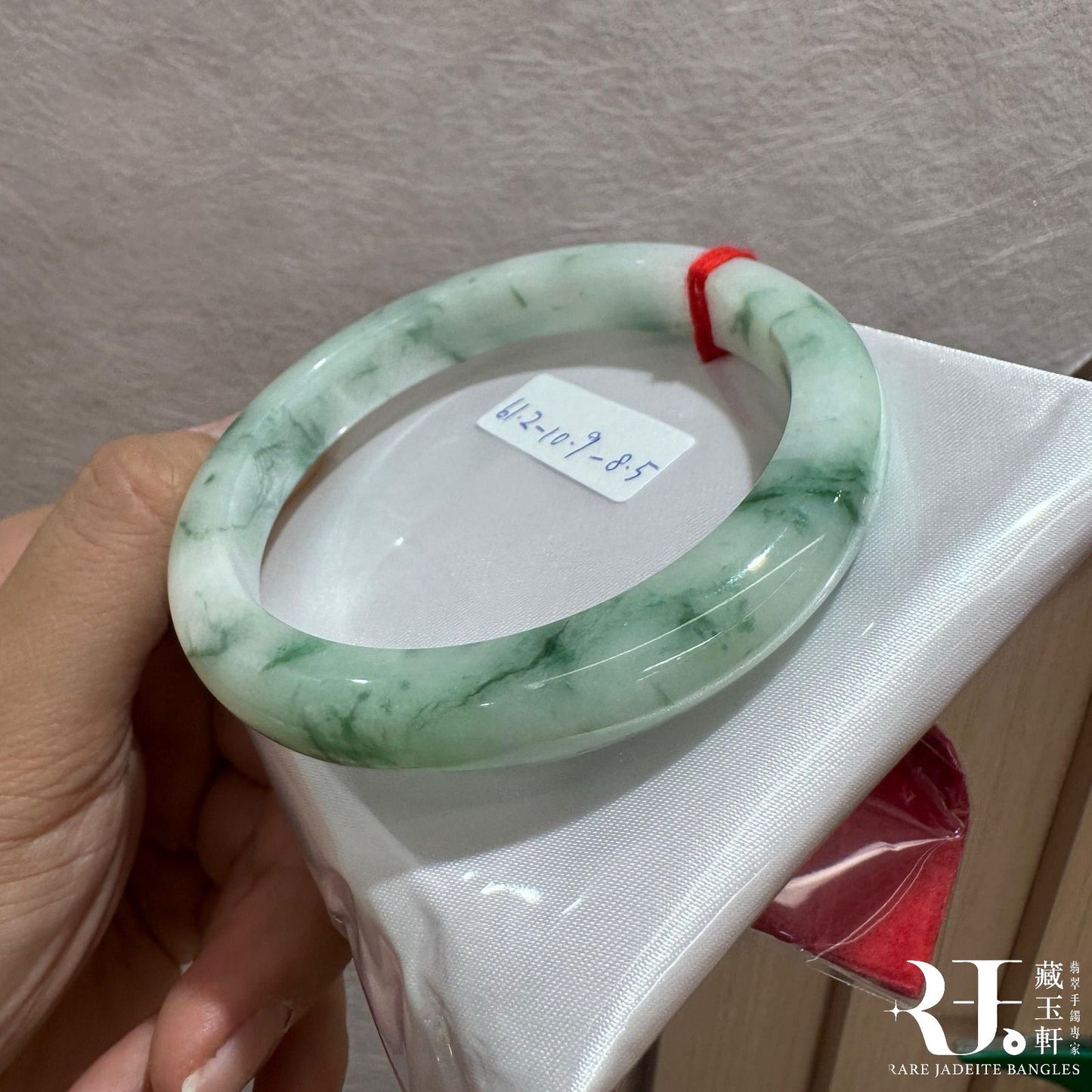 白底飄綠花手鐲61.2-3