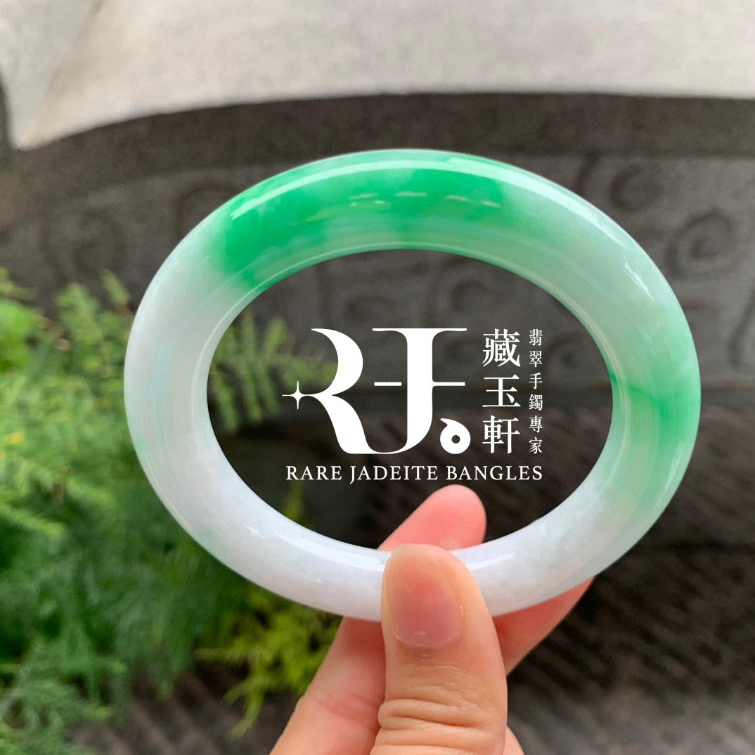 奶白底飄綠福鐲