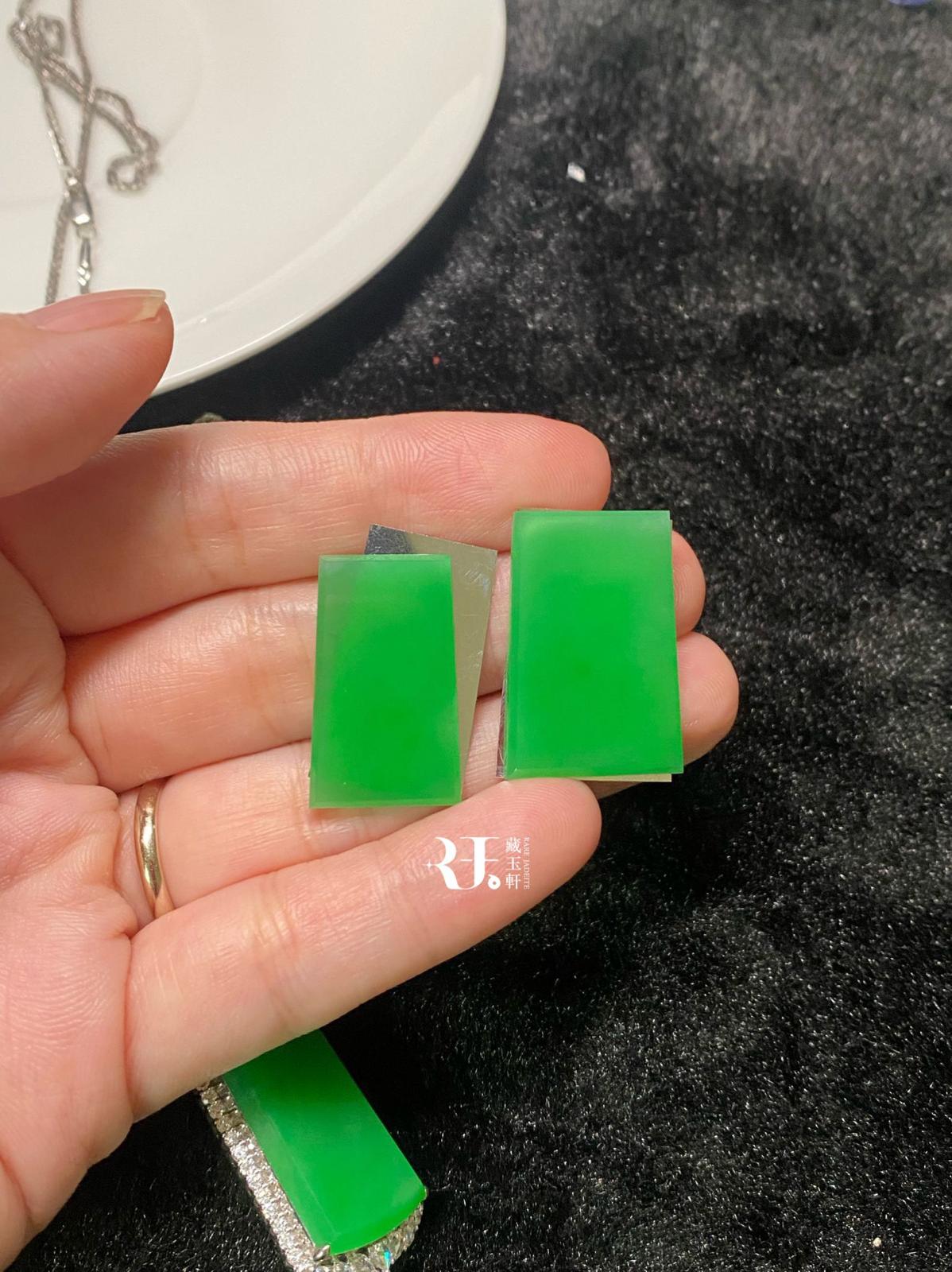 冰種滿綠無事牌翡翠| Rare Jadeite 藏玉軒